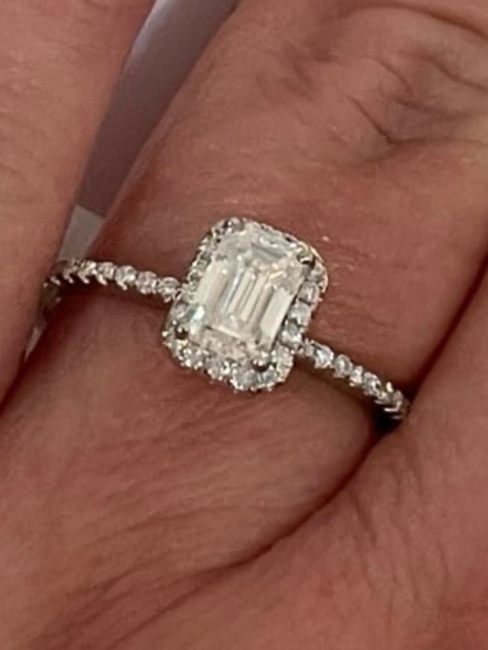 Women’s size 6 925 sterling 0.75ct Moissanite ring